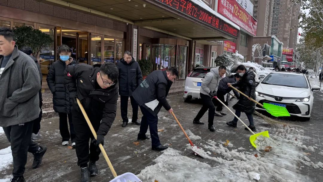 南浦集团众志成城，扫雪保畅通