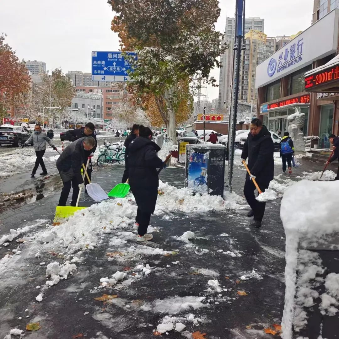 南浦集团众志成城，扫雪保畅通